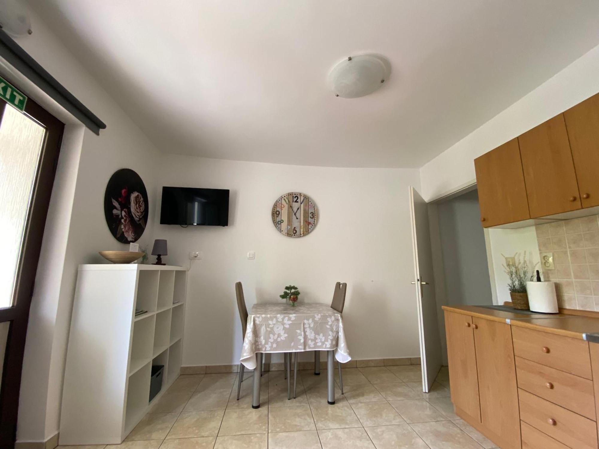 Apartments Anna III บัชกา ภายนอก รูปภาพ